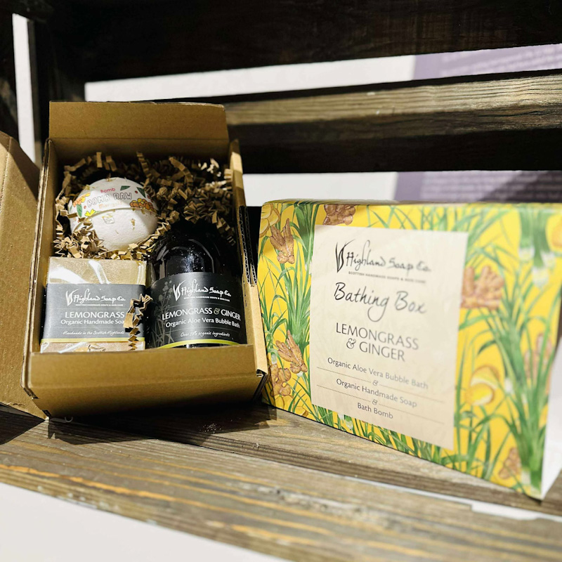 HIGHLAND SOAP COMPANY BATH GIFT BOX LEONGRASS AND GINGER JAIL DORNOCH